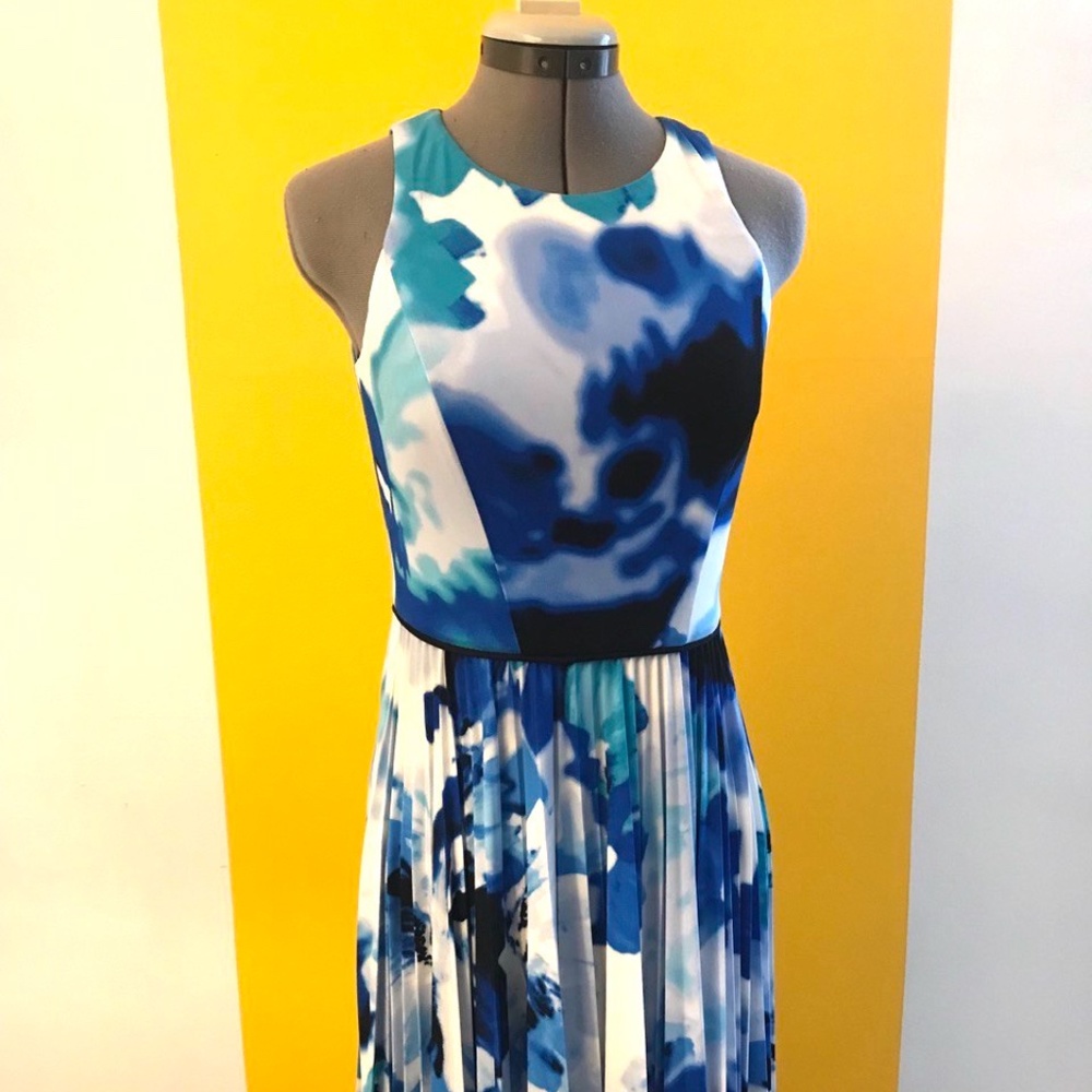 Excellent Condition Maggy London Pleated Dress